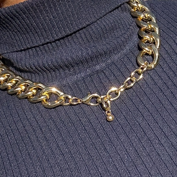 ✨Chunky Cuban link gold tone necklace. Adjustable length, weighty links. - Picture 4 of 6